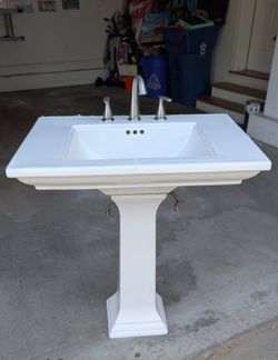 Kohler Stately Pedestal Bathroom sink white. 30 inches wide pedestal including facet, depth is 21.5 inches. Please see pictures for any imperfections