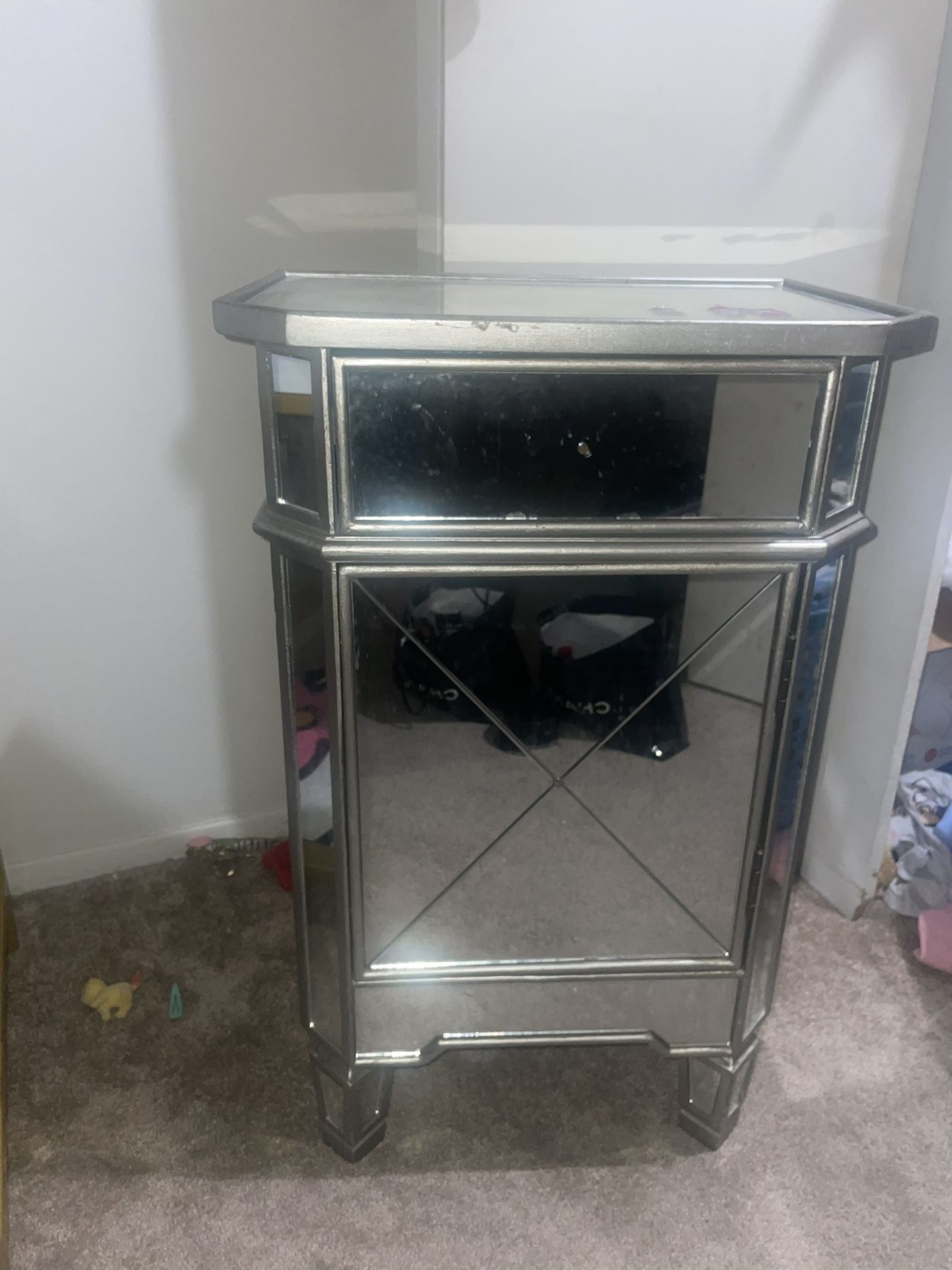 2 Mirrored Nightstands