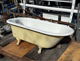 Cast Iron Clawfoot Tub w/ Shower Kit