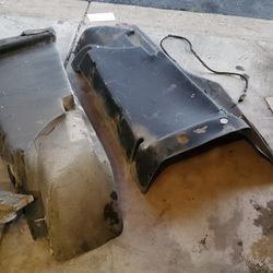 2005 T600 Hood Parts