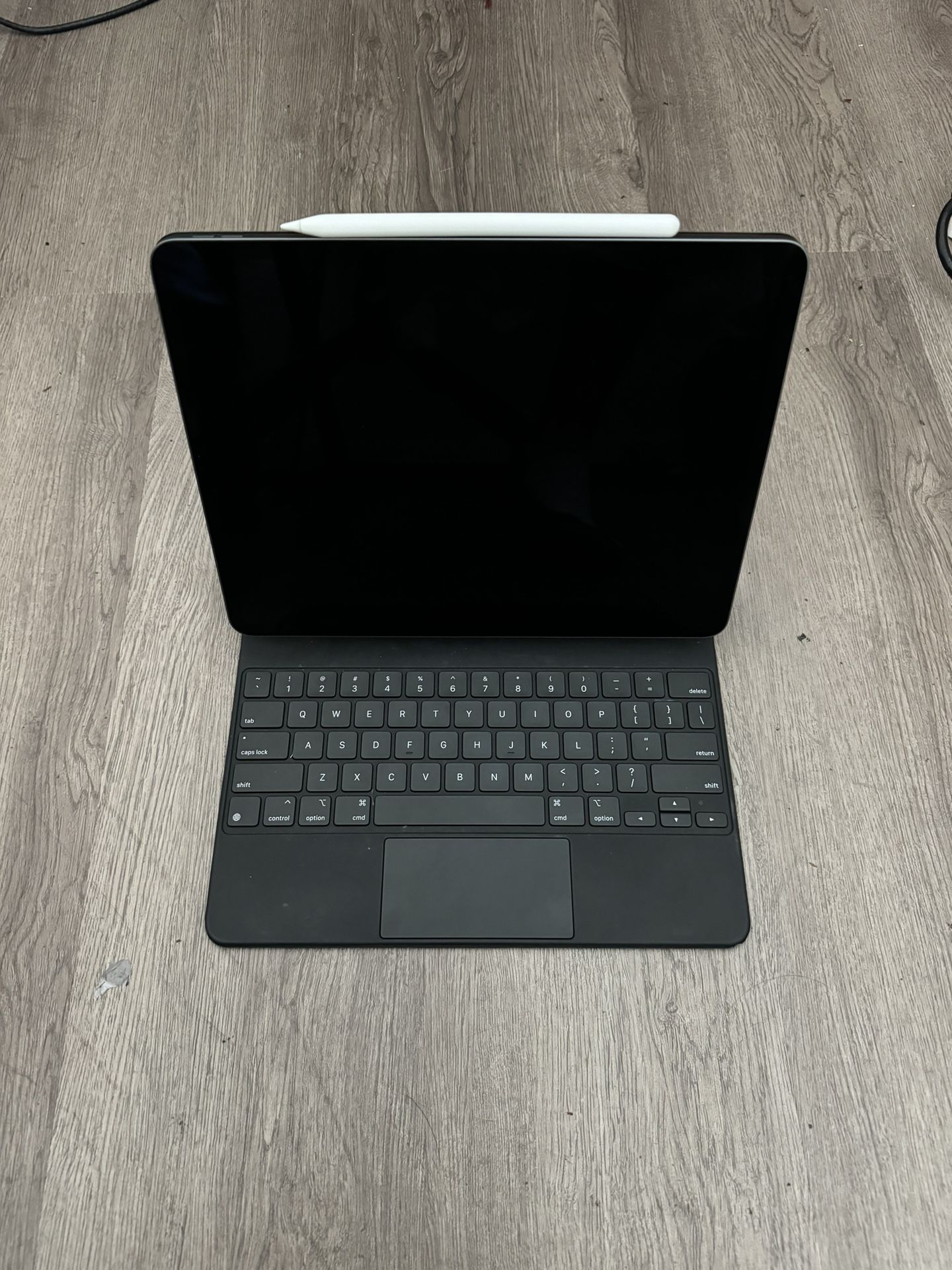 iPad Pro 5 Generation 12.9 Inches 256 Gb With Apple Keyboard Case And Apple Pencil