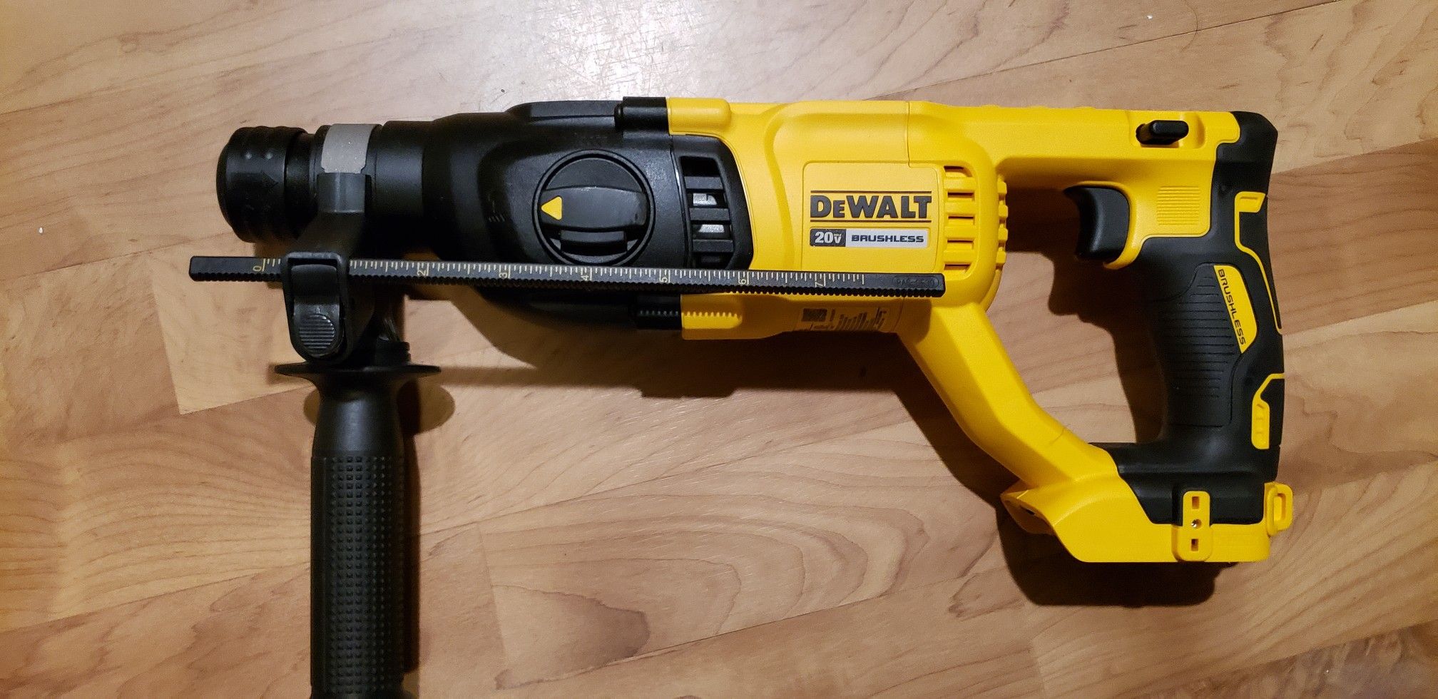 DEWALT XR ROTARY HAMMER DRILL (ONLY TOOL)