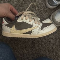 Jordan 1 Low OG TRAVIS SCOTTS