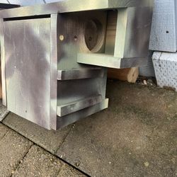 Squirrel Nesting Box