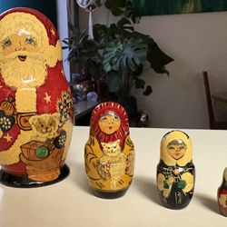 Vintage Christmas Russian Nesting Dolls