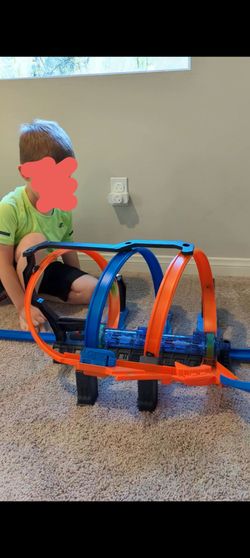 Hot Wheels Action Corkscrew Crash Track Set