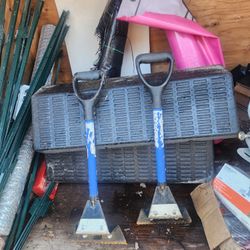Roofing non slip pads & razor shovels $120