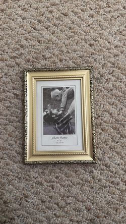 Gold Ornate 4x6 Photo Frame