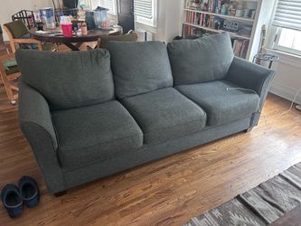 Couch ! Free ! Must be able to pick up !