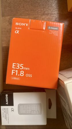 Sony E 35mm f/1.8 OSS (SEL35F18) — Sony E Mount