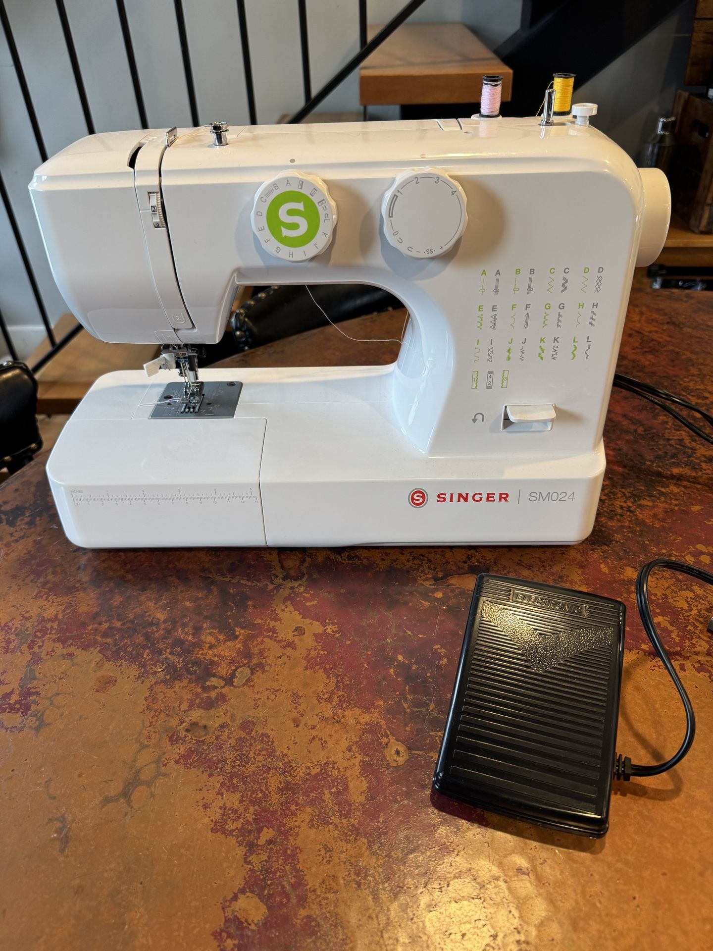 Singer SM024 Sewing Machine