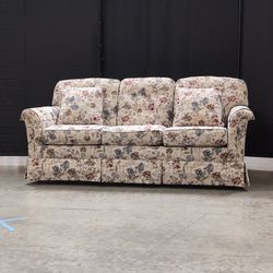 Flexsteel Traditional Floral Upholstered Three-Seater Sofa with Rolled Arms