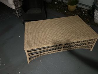 Wicker/Rattan Outdoor Coffee Table – Great Condition