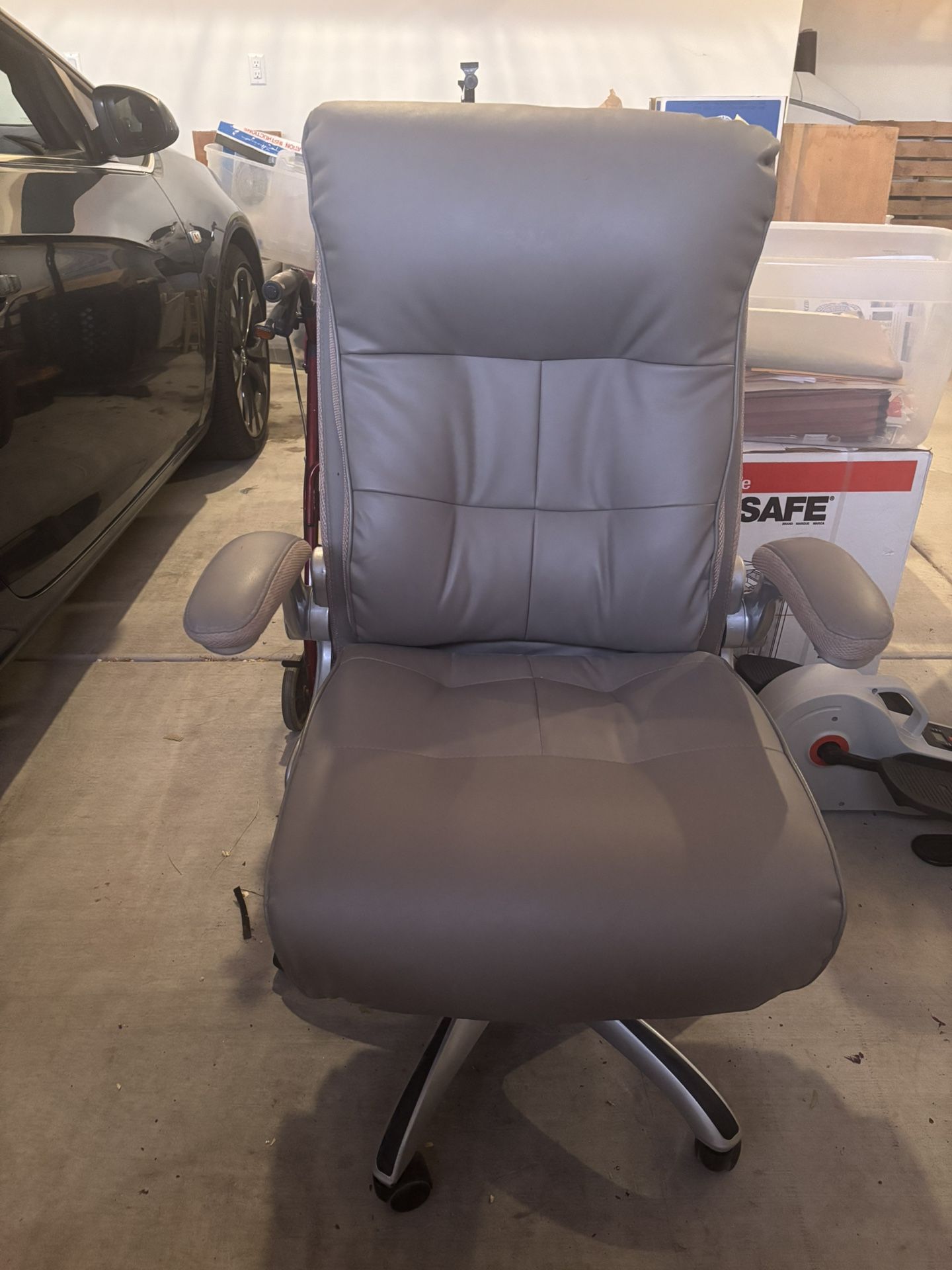 Executive office chair on wheels