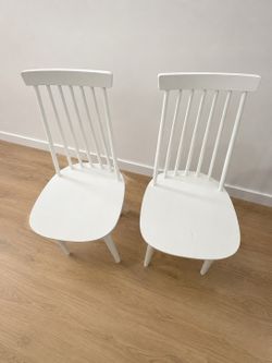 2 White Wooden Dining Chairs – Modern Scandinavian Style