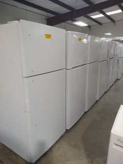 New Scratch And Dent Top And Bottom Refrigerator For Sale 