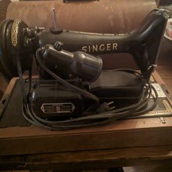 Antique Singer Sewing Machine . Made In Britain