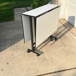 Adjustable Solid Table