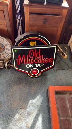Old Milwaukee On Tap Lighted Bar Sign