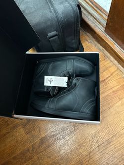The crow boots waterproof