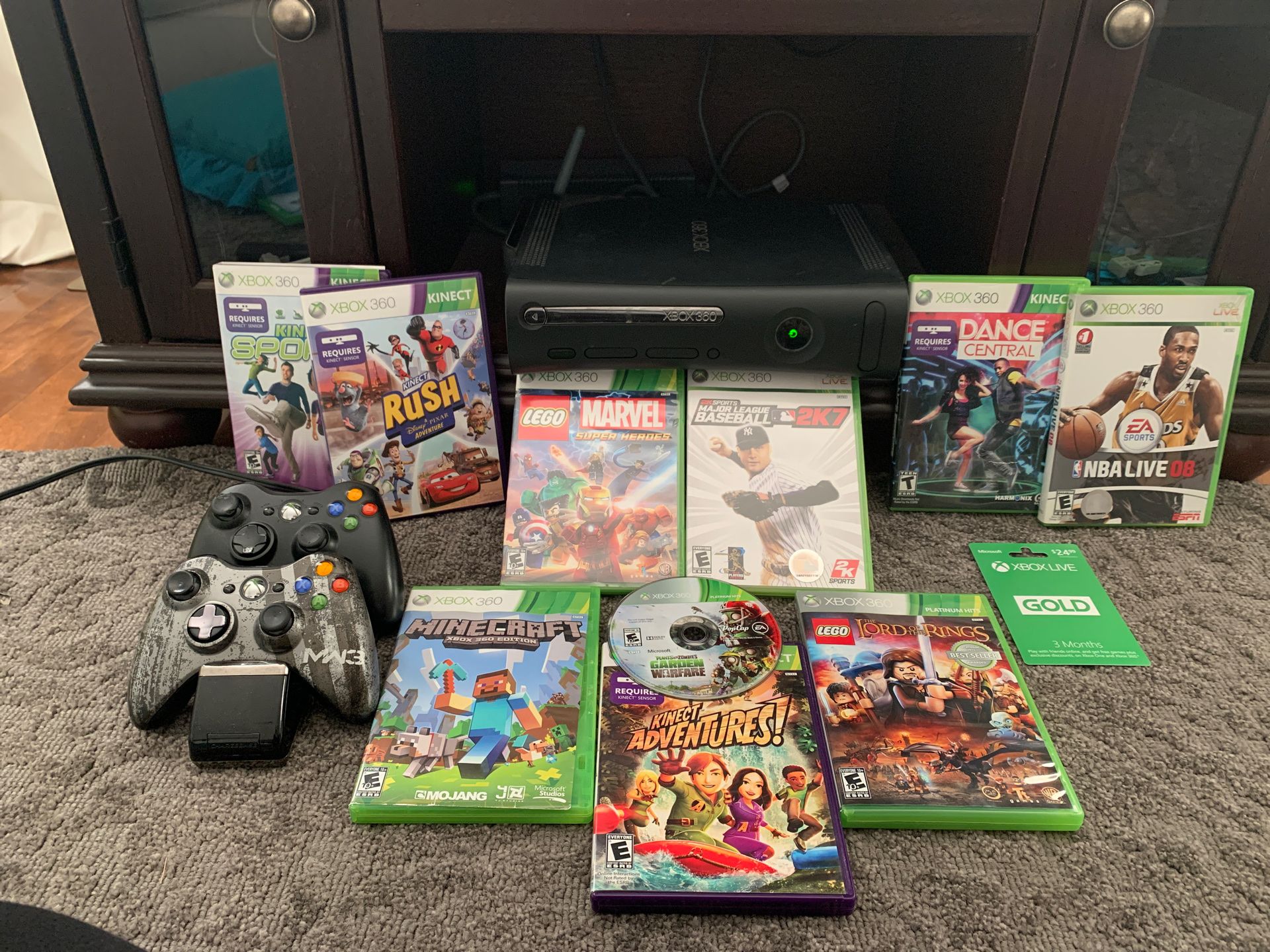 Xbox 360 10 Games Controllers and charging dock a