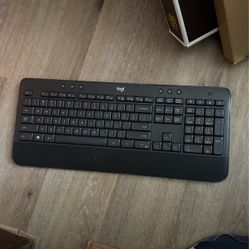 Logitech K545 Wireless Keyboard & Mouse