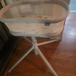 Best Selling Halo BassiNest 3.0 Swivel Sleeper Bassinet