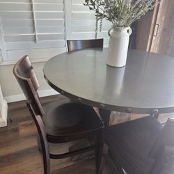 Round Dining Table 