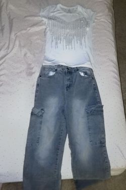 Women's clothing set gray cargo jeans size 9 and small sparkly white shirt