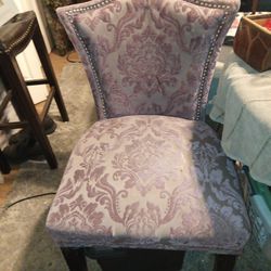 Light Purple Cushioned Accent Chair
