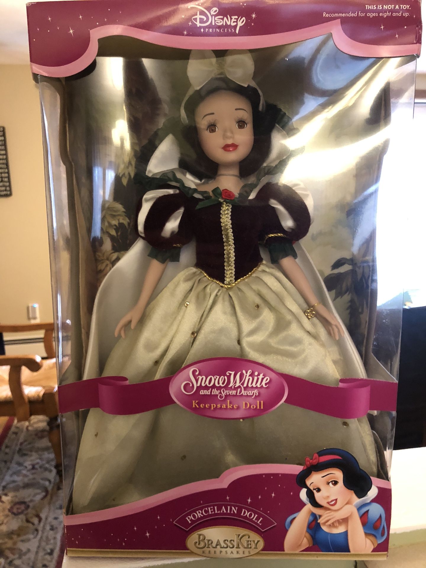 Disney SnowWhite Keepsake porcelain Doll