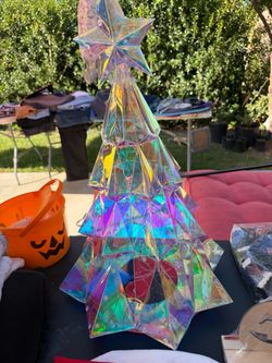 Xmas tree lights up