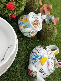 Alice in wonderland decorations