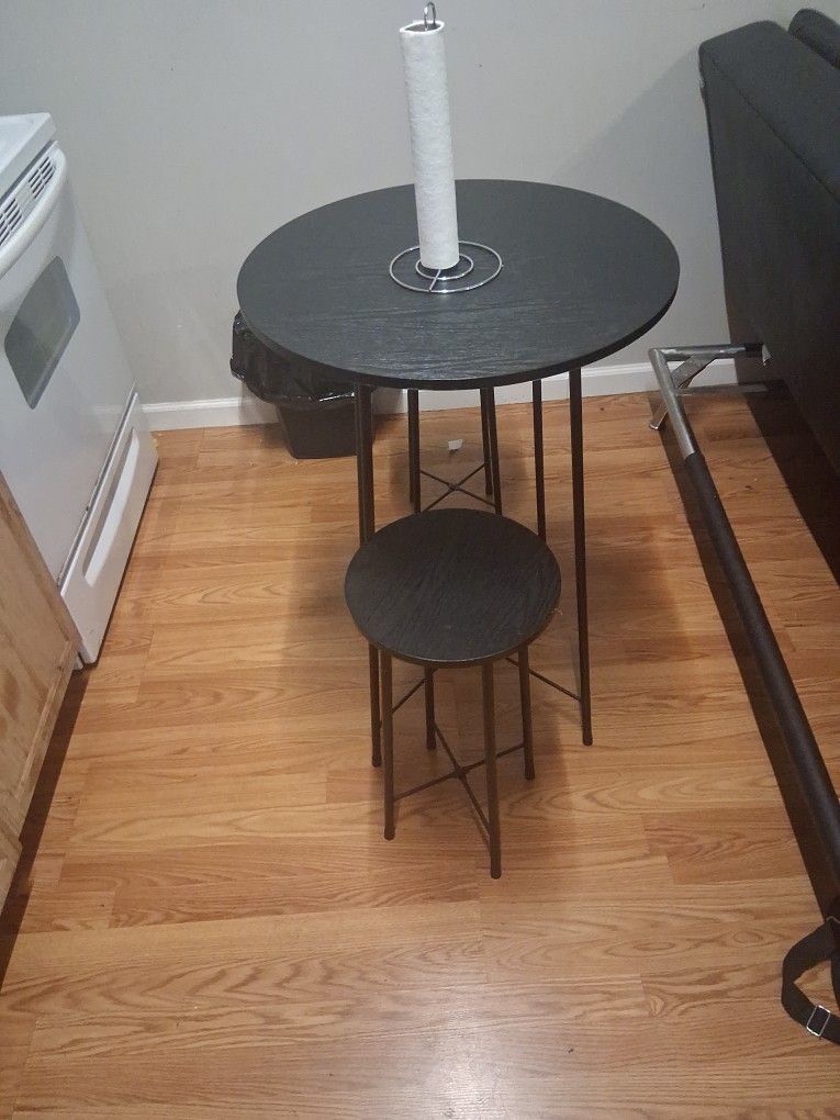FREE TABLE And Chairs