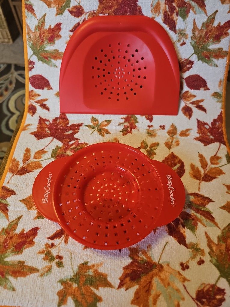 $2 (2) CAN/BOTTLE STRAINERS
