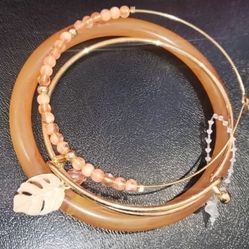 Beautiful Set Of Golden Plated And Boho Style 