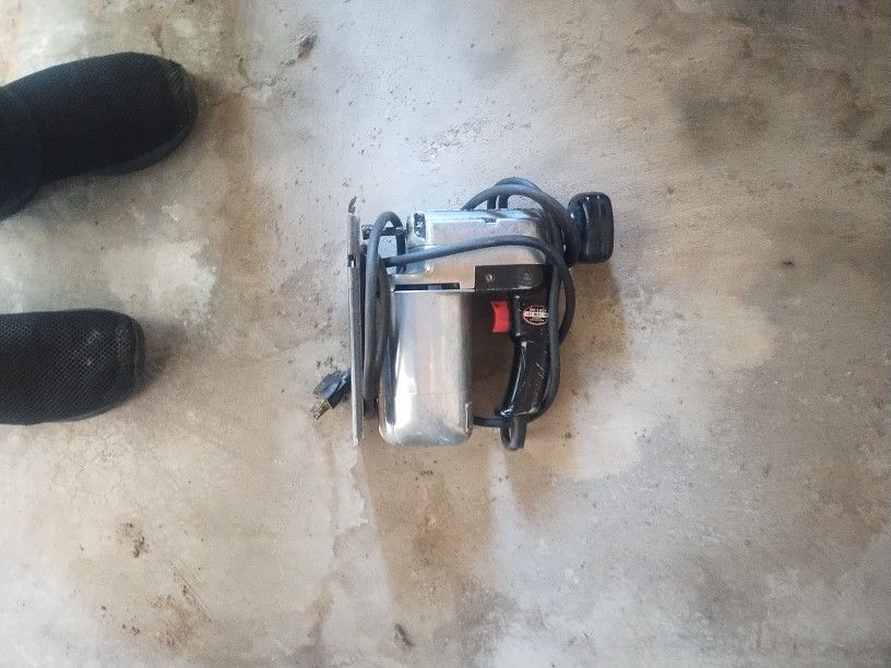 Heavy Duty Craftsman Variable Speed Scroller Saw Develops 1/3 Horsepower