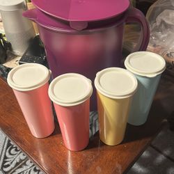 Jarra De 4 Litros Y Cuatro Vasos  De Tupperwere Nuevos. Todos Por 25