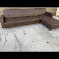 sectional Couch Excellent Condition No Tears No Rips No Burns Pet Free