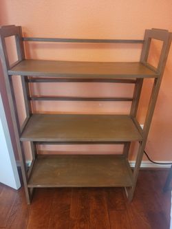 Wood shelf in good shape, foldable