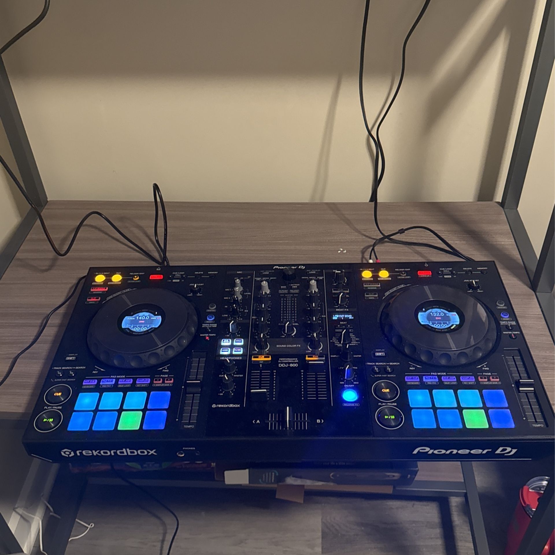 DDJ 800 DJ Controller 