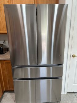 LG 30 Cu Ft 4-Door Smart French Door Refrigerator - Like New