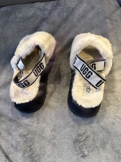 UGG’s Slides Size 6