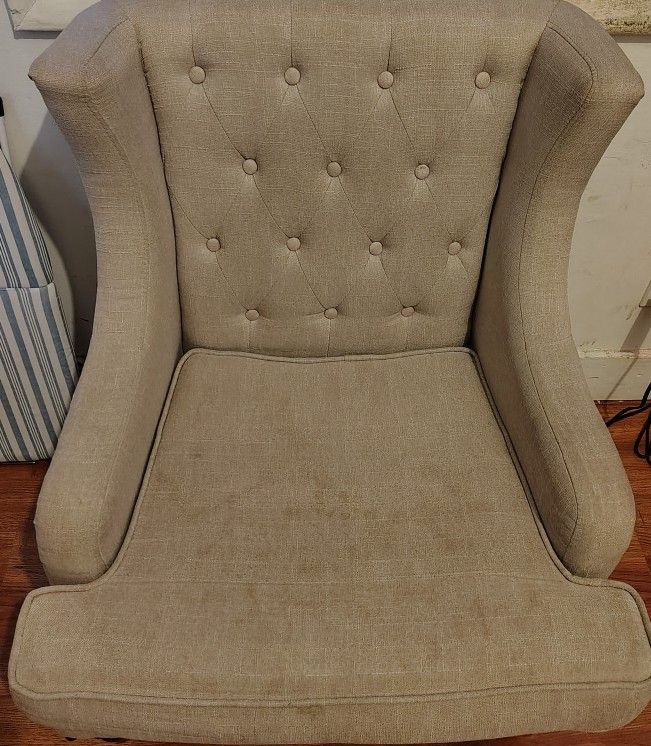 Comfortable Chair. Perfect for living rooms and medium rooms