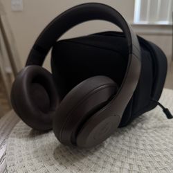 Beats Studio Pro - Wireless Bluetooth Noise Cancelling Headphones