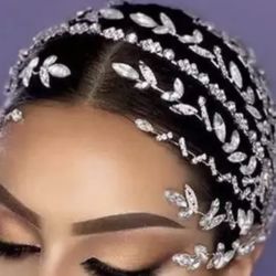 Silver Leaf Hair Accessory with Intricate Design