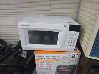 Emerson counter top microwave
