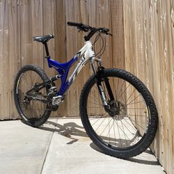 26 Inch Diamondback Full Suspension Mountain Bike Ready To Go 350 Dollars Or Best Offer Pick Up Only Need Gone Frame Size Is I Believe 20.5 Inches ope