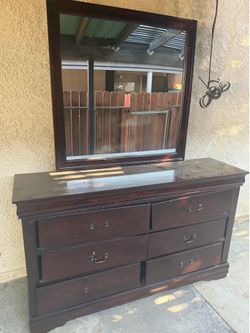 Dresser