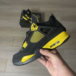 Yellow Thunder 4s (Sz 10)
